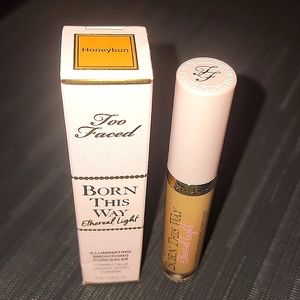 Too Faced Born This Way Ethereal Light Illuminating Smoothing Concealer